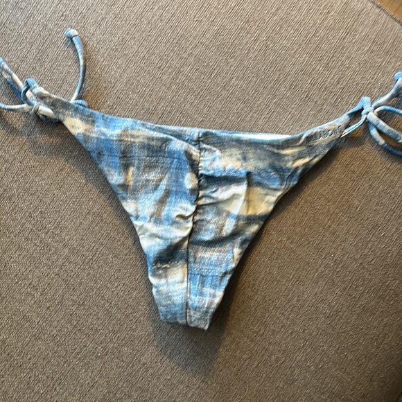 Billabong tie dye cheeky bikini bottom Small - Picture 2 of 3